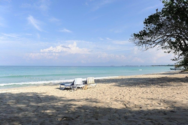 Hotel Coral Seas Beach Resort (Whitehall)